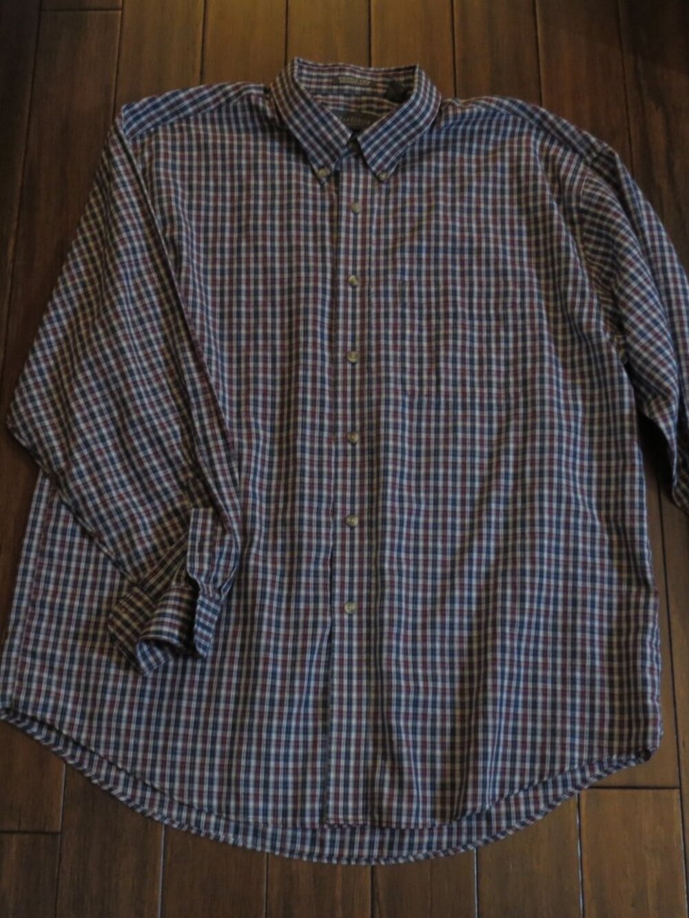 Van Heusen XL 17-17/5 Button Down Long Sleeve Shirt Plaid White Blue Red